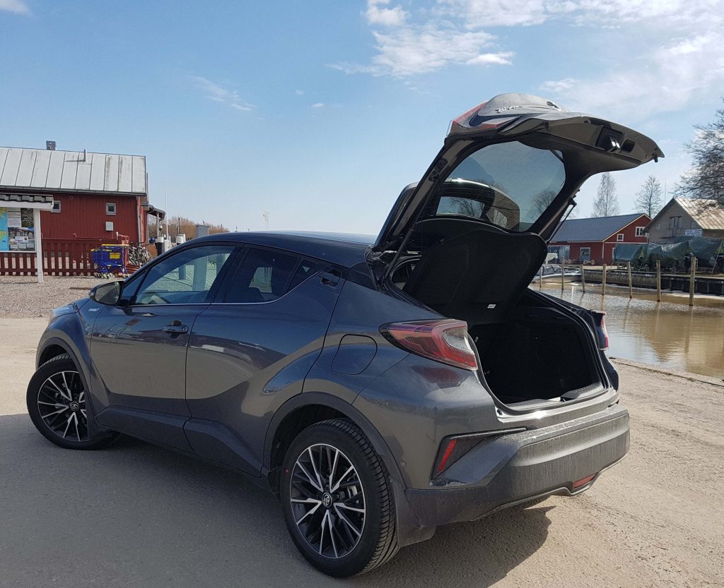 Koeajossa uuden sukupolven Toyota Koeajossa uuden sukupolven Toyota