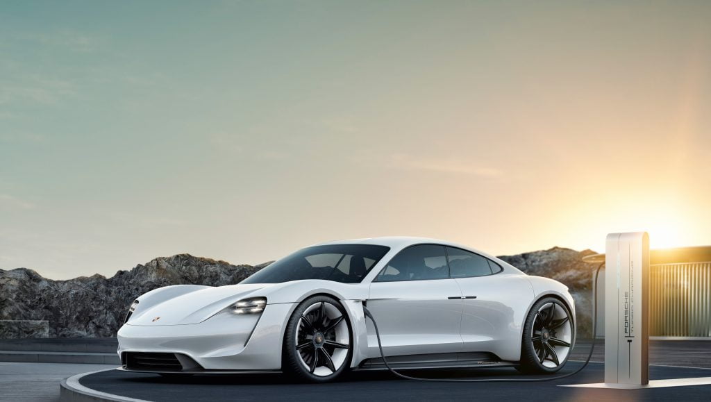 Mission E: Porschen ensimmäinen sähkökäyttöinen urheiluauto sai nimen Taycan
