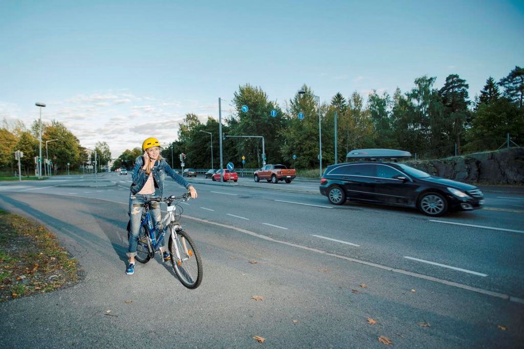 Nuorista lähes joka kolmas käyttää pyöräilykypärää
