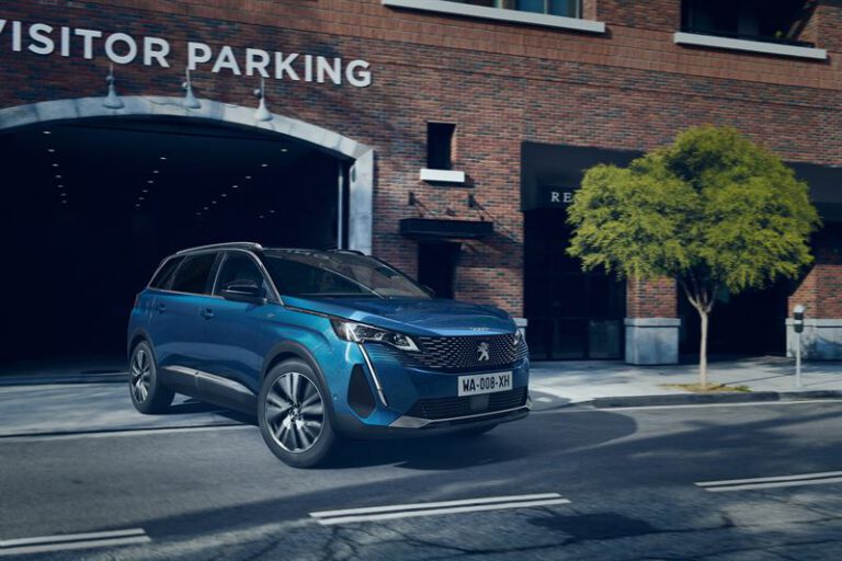 Nyt vakiona 7-paikkainen – UUSI PEUGEOT 5008 SUV