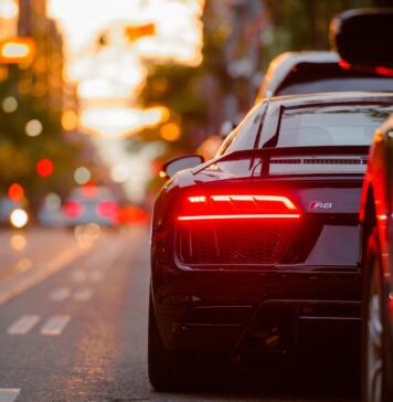 Sähköautojen lataus Suomessa – mitä jokaisen kuljettajan tulisi tietää Sähköautojen lataus Suomessa